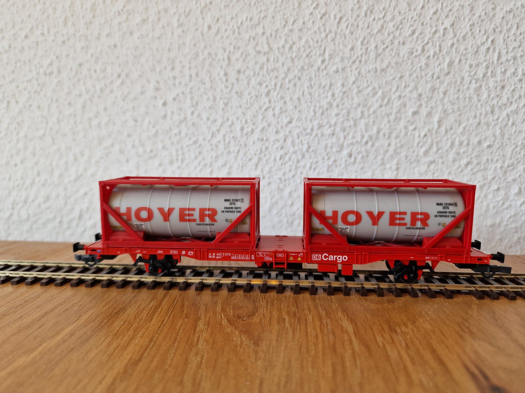 Märklin Modellini di ferrovie: DB Containerwagen mit 2 Hoyer Container H0 – Usato da Matten b. Interlaken venduto da lor_hr9w 1