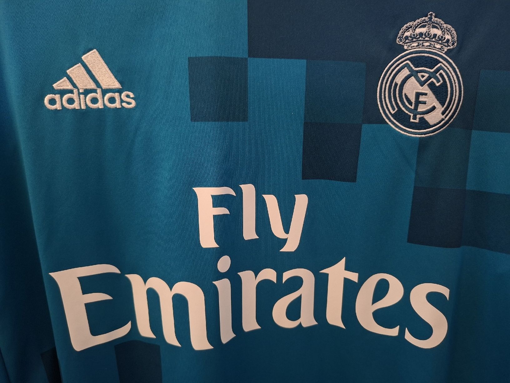 Real Madrid Leibchen & Hosen: RONALDO #7 Original Real Madrid 2017-18 Third Trikot – Gebraucht aus St-Léonard von SwissDealsJersey 2