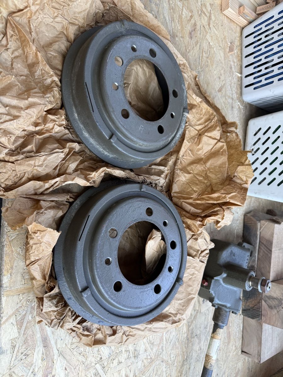 Jeep Tutti pezzi di ricambio auto: Bremstrommel Jeep Willys – Usato da Bennwil venduto da Ford5600t