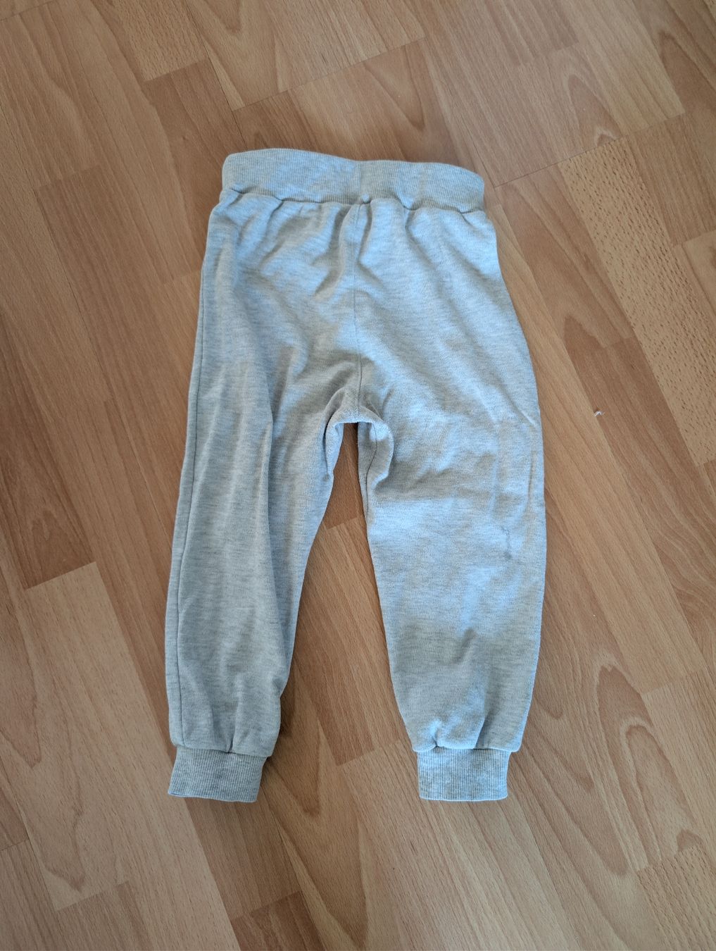 Pantaloni: Coole Kinder Jogginghose, grau, mit Traktoren – Usato da Buchs ZH venduto da nudle10 1