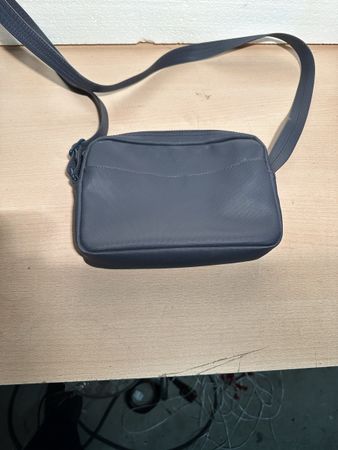 Sac bandoulière Lacoste bleu marine unisexe