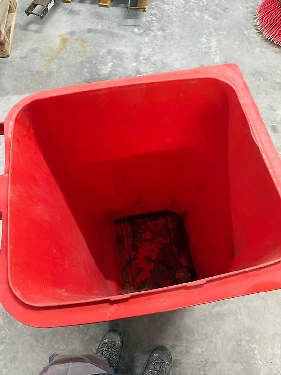 Altro per Ufficio & Commercio: Roter Kunststoffcontainer  – Usato da Wolhusen venduto da majesoj 2