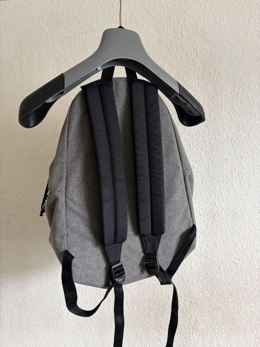 Eastpak Zaini: Eastpak Rucksack Grau Backpack Schule Freizeit – Usato da Zürich venduto da mat_bcg2 1