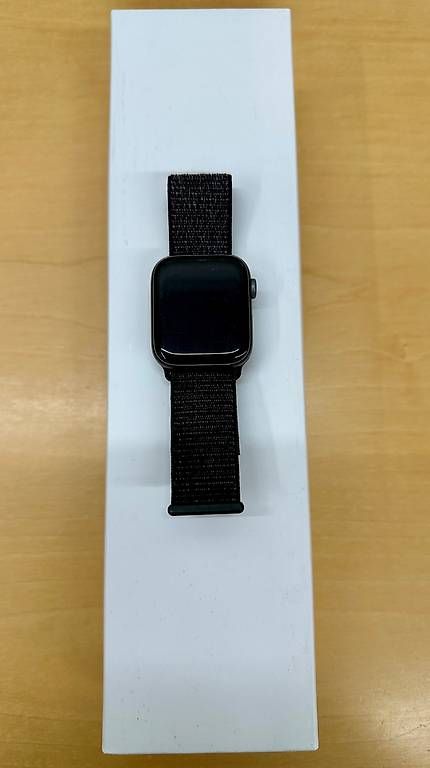Smartwatch: Apple Watch Series 4 – Usato da Allschwil venduto da Carballo
