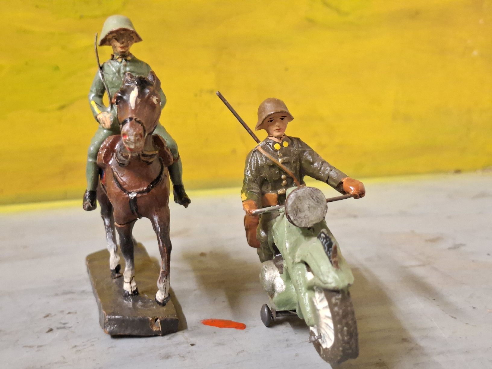 Elastolin Spielzeuge: Motard et dragon Elastolin  – Gebraucht aus Monthey von Jmbois 2