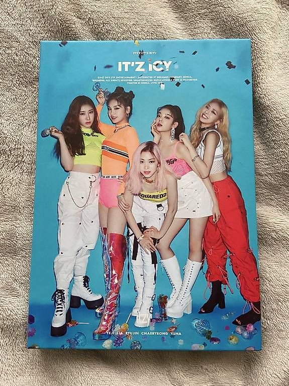 Libri: Album kpop - Itzy - It'z Icy – Usato da Perroy venduto da Tatian_A