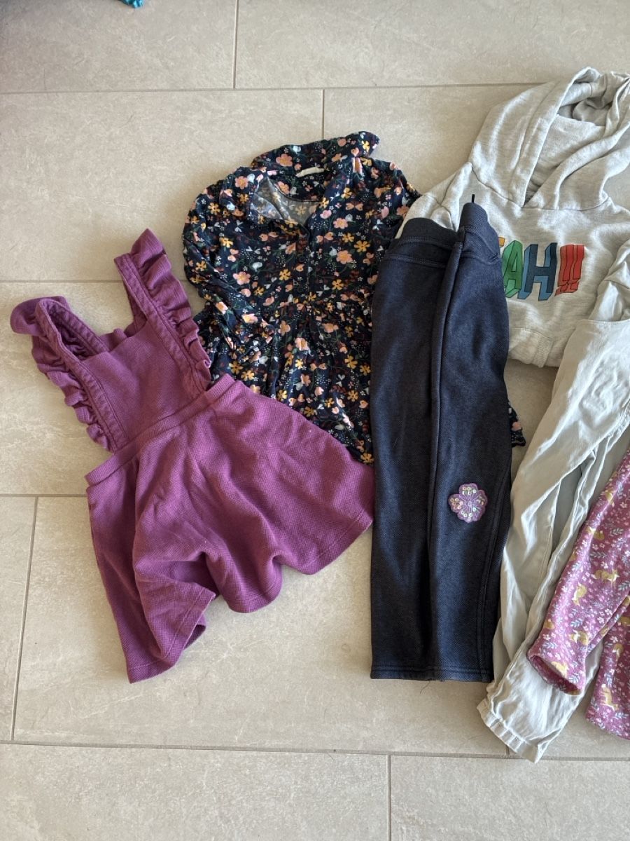 Lotti & Set di vestiti: Kleiderpaket Gr 110 – Usato da Rifferswil venduto da nahug 1
