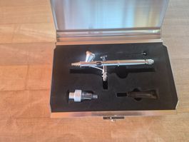 Airbrush IWATA Custom Micron mit Sparmax AC-55 Kompressor