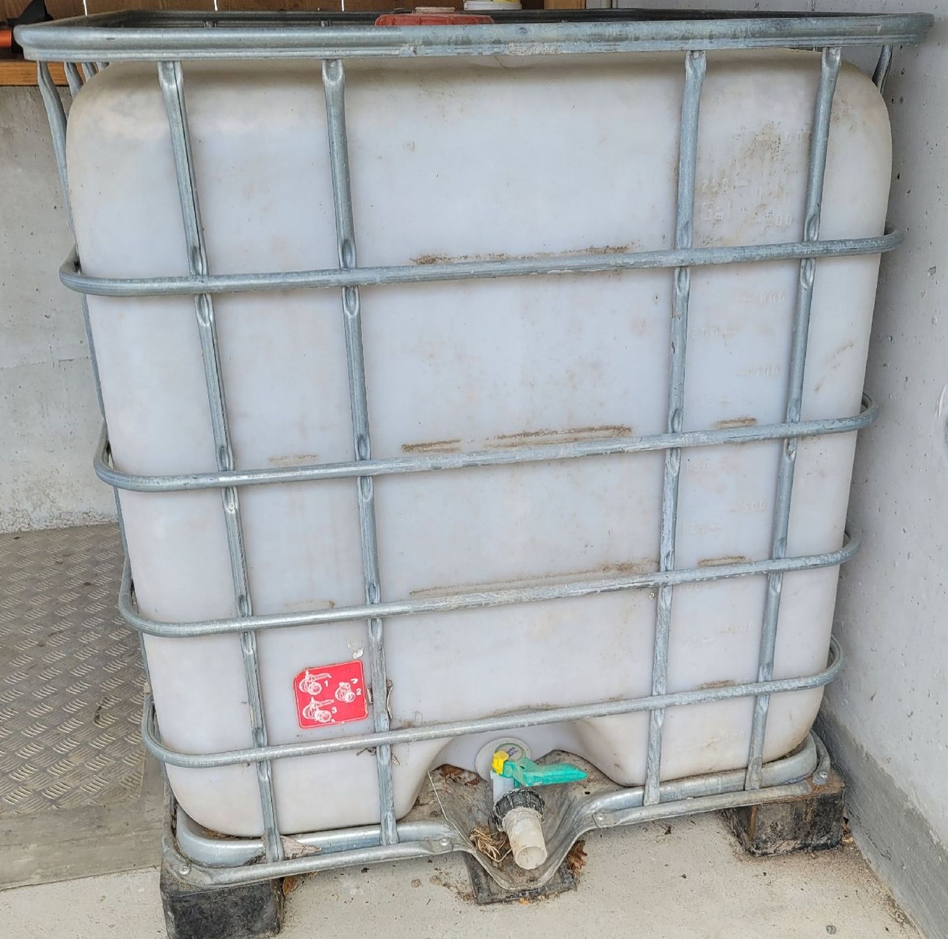 Tränken & Tröge: IBC Container 1000L mit Gitterbox – Gebraucht aus Kestenholz von mar_kr6m