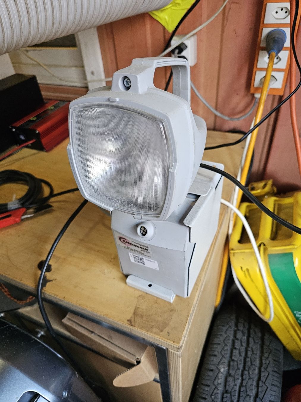 Tous les outils: Notleuchte automatisch – D'occasion à Zürich par adi0111