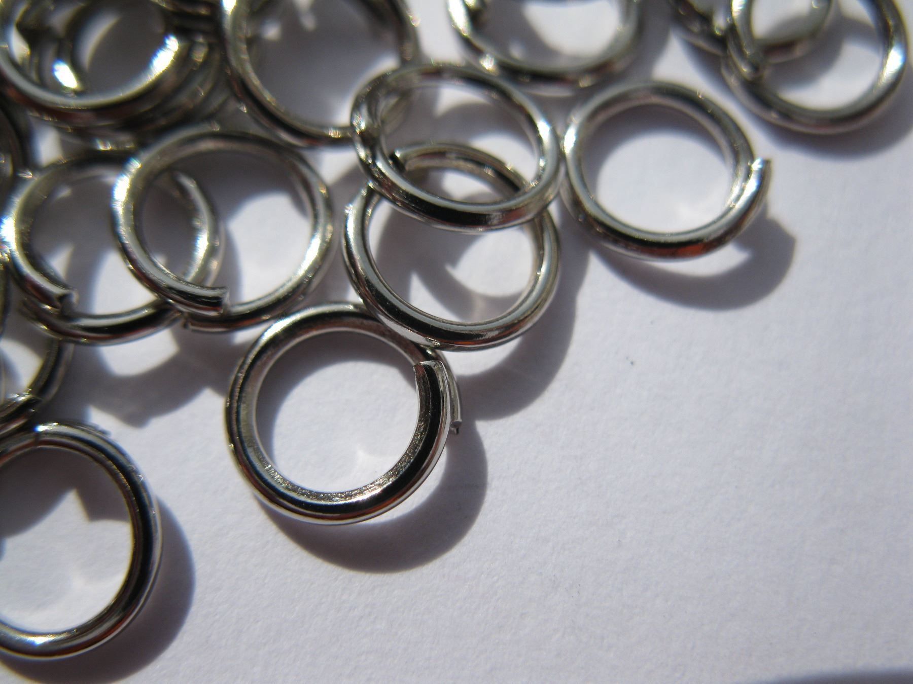 Perlen (unechte): 40 Spaltringe, Binderinge, metall 7x0,8mm (dicker) – Neu und originalverpackt aus St. Margarethen TG von LuanaKa