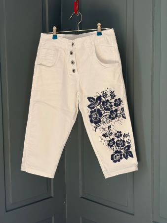 Caprihose weiss Grösse S Blumenprint Zustand sehr gut