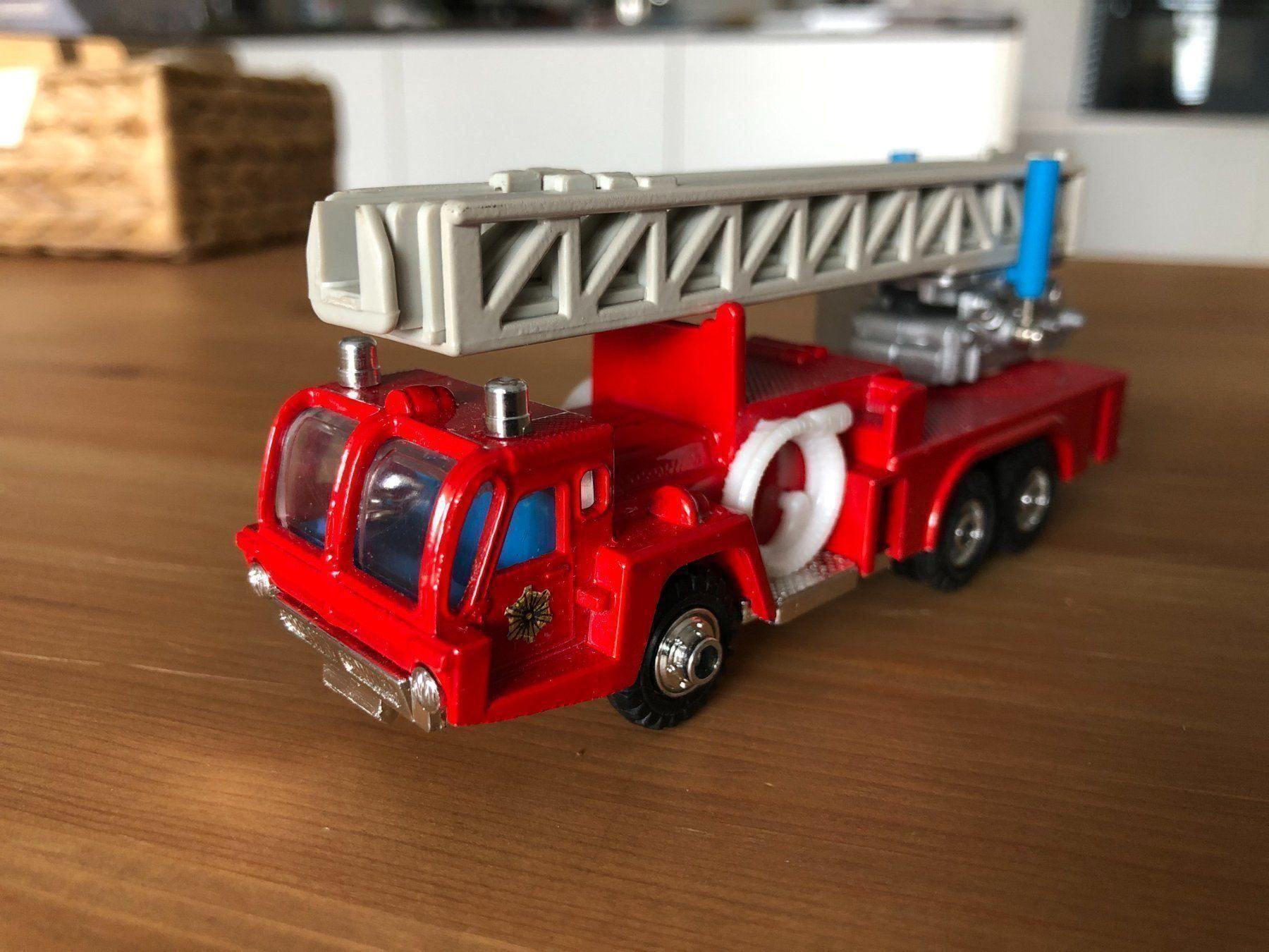 Modellini d'auto: SHINSEI AERIAL LADDER FIRE ENGINE – Usato da Meilen venduto da rdv_n7s9
