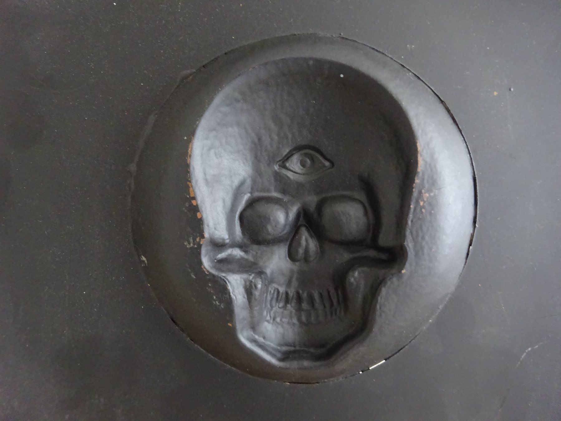 Skulpturen & Statuen: Skulptur Totenkopf Relief / B. Carl – Gebraucht aus Esslingen von eintagammeer 7