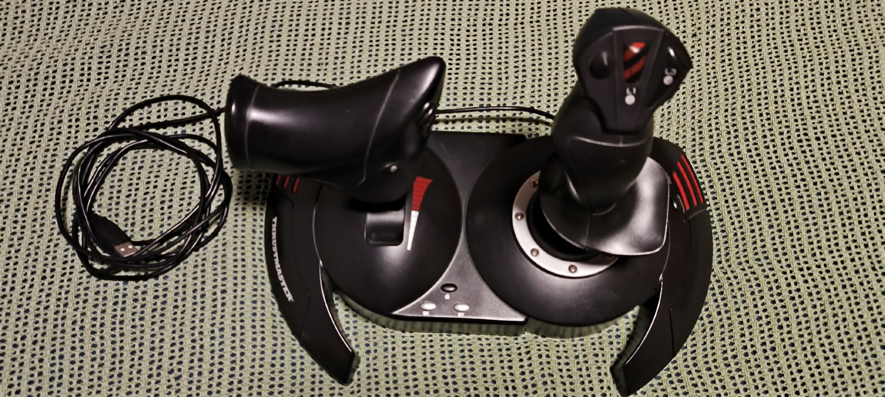 Joystick Thrustmaster Flight Stick X pour PC et PS3 (Gebraucht) in St ...