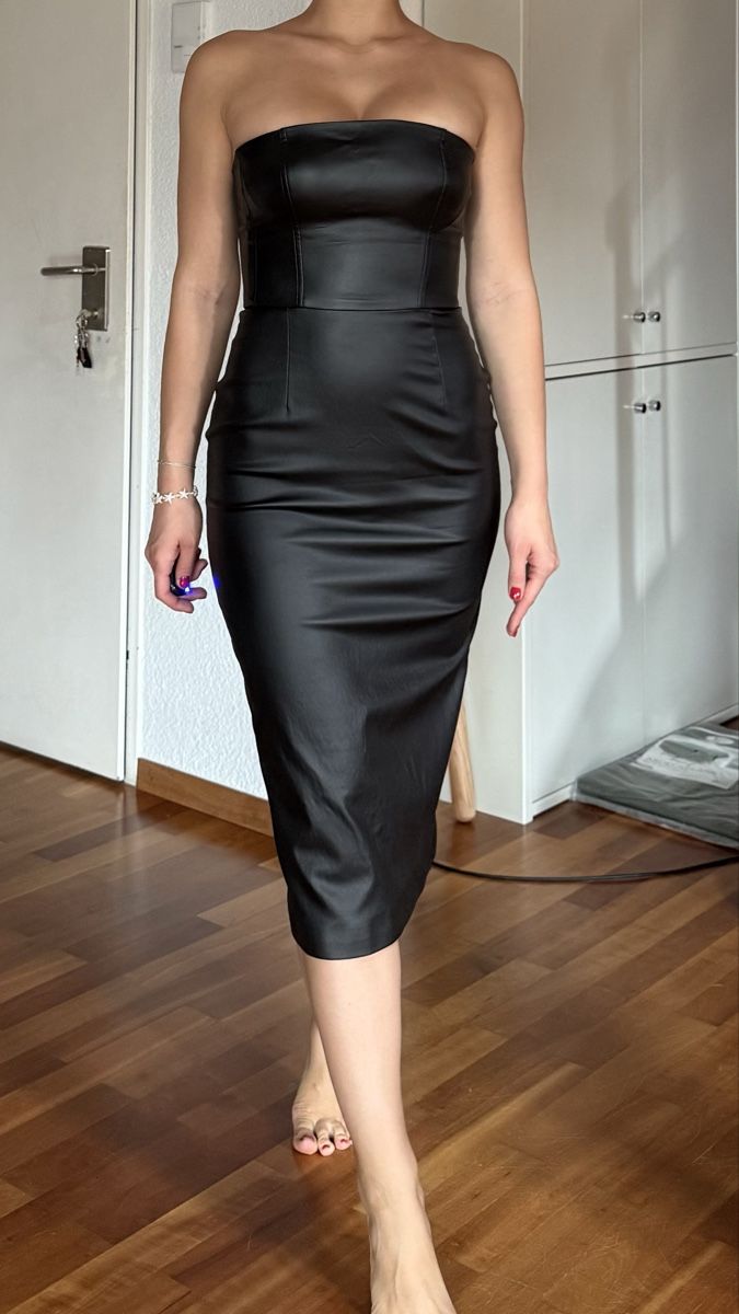 Vestiti: Elegant black midi dress – Nuovo (secondo la descrizione) da Zürich venduto da eli_t8nw