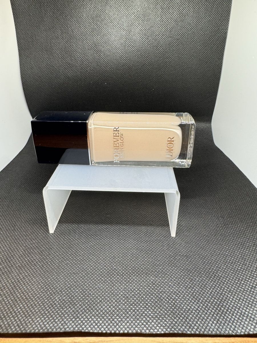Dior Make-up: Dior Forever Skin Glow Foundation 2WO – Neu und originalverpackt aus lenzburg von and_6zl8 2