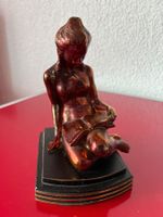 sitzende Frau , Statue 1930 von Ronson