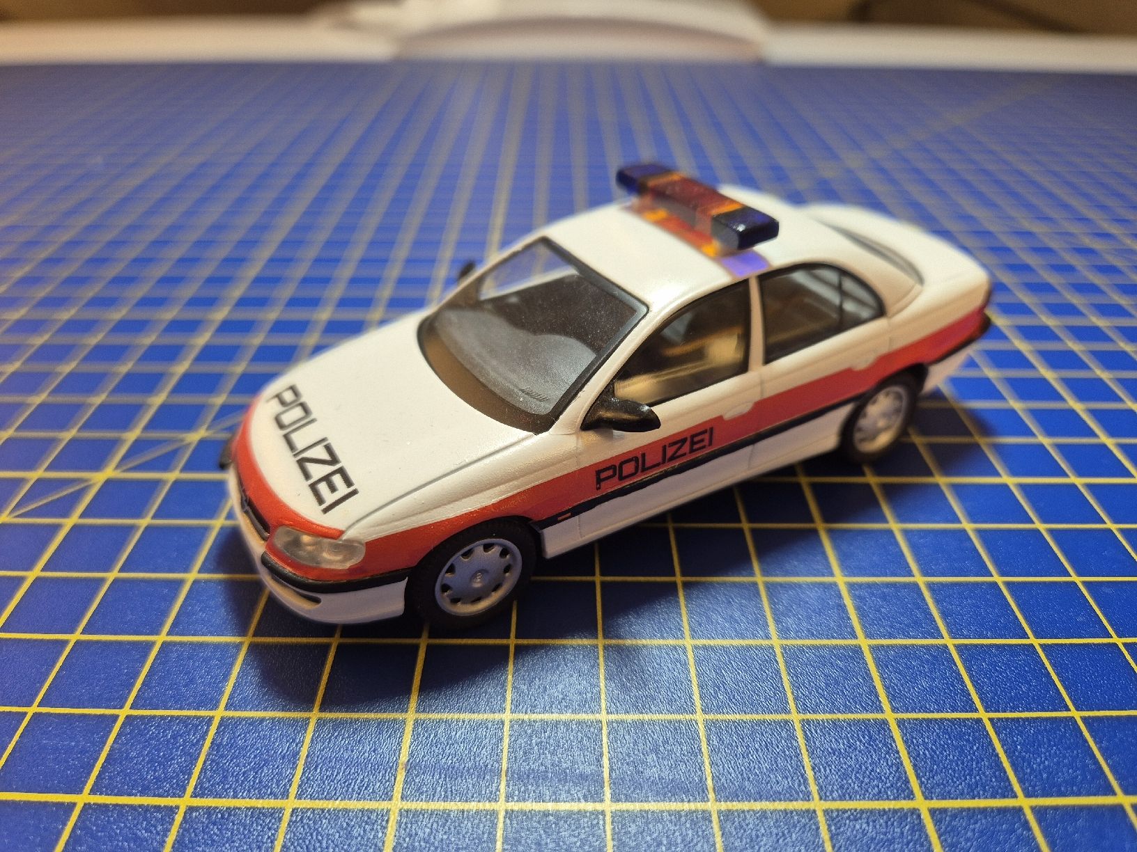 Opel Modellini d'auto: Opel Omega B Kantonspolizei Glarus 1:43 – Usato da Lachen SZ venduto da bow_wdl9