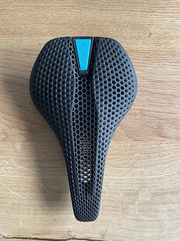 Ersatzteile: RYET Carbon Sattel  – Gebraucht aus Therwil von ste_cs6w 1