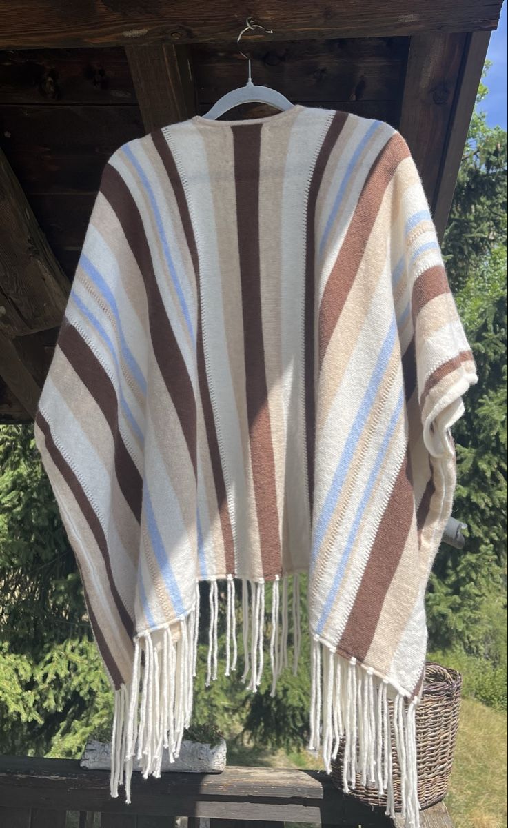 Autres vêtements femmes: Poncho Notshy cachemire – Neuf (Voir description) à Ovronnaz par fra_n8h8 2