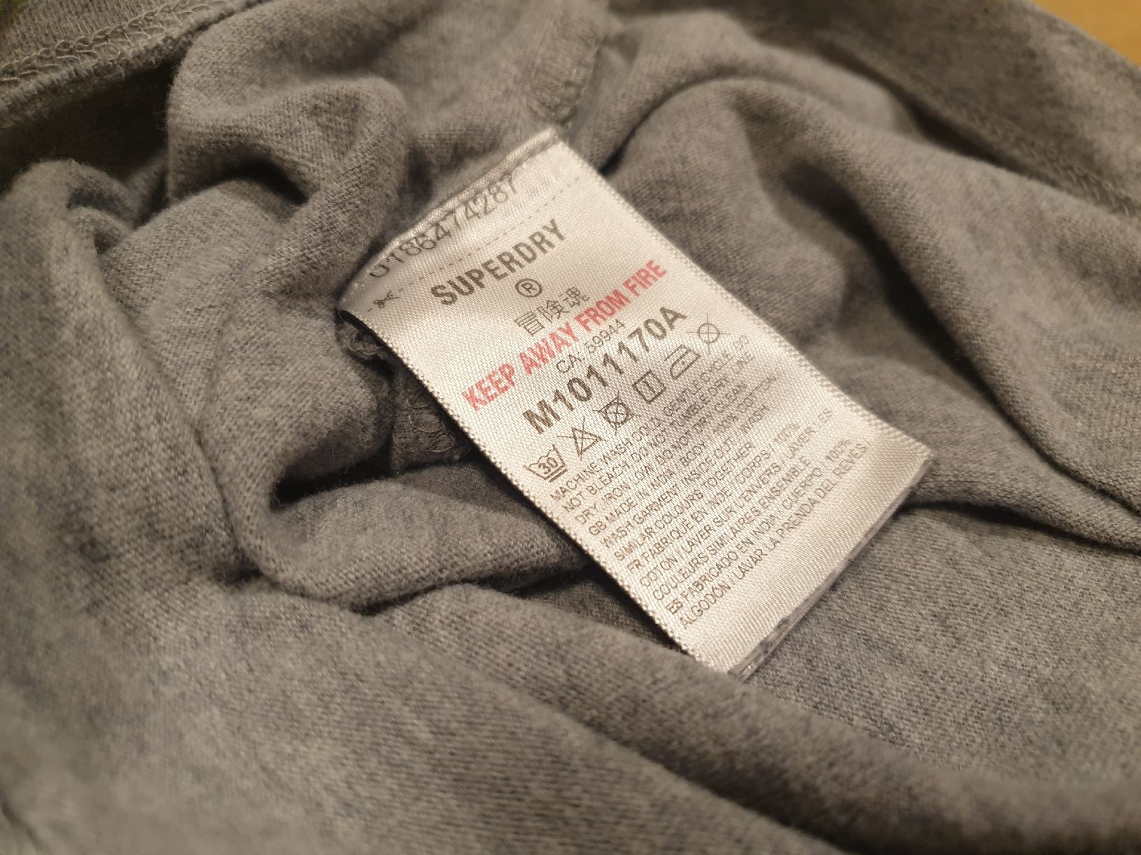 Superdry T-Shirts: Superdry Herren T-Shirt Grau Gr. M – Gebraucht aus Val D Illiez von SnowRoof 3