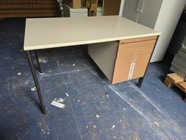 Werkstatt bzw. Bürotisch mit Korpus und Schlüssel ab 1.-