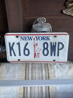 Vintage-Kfz-Kennzeichen aus dem Bundesstaat New York, 1980er