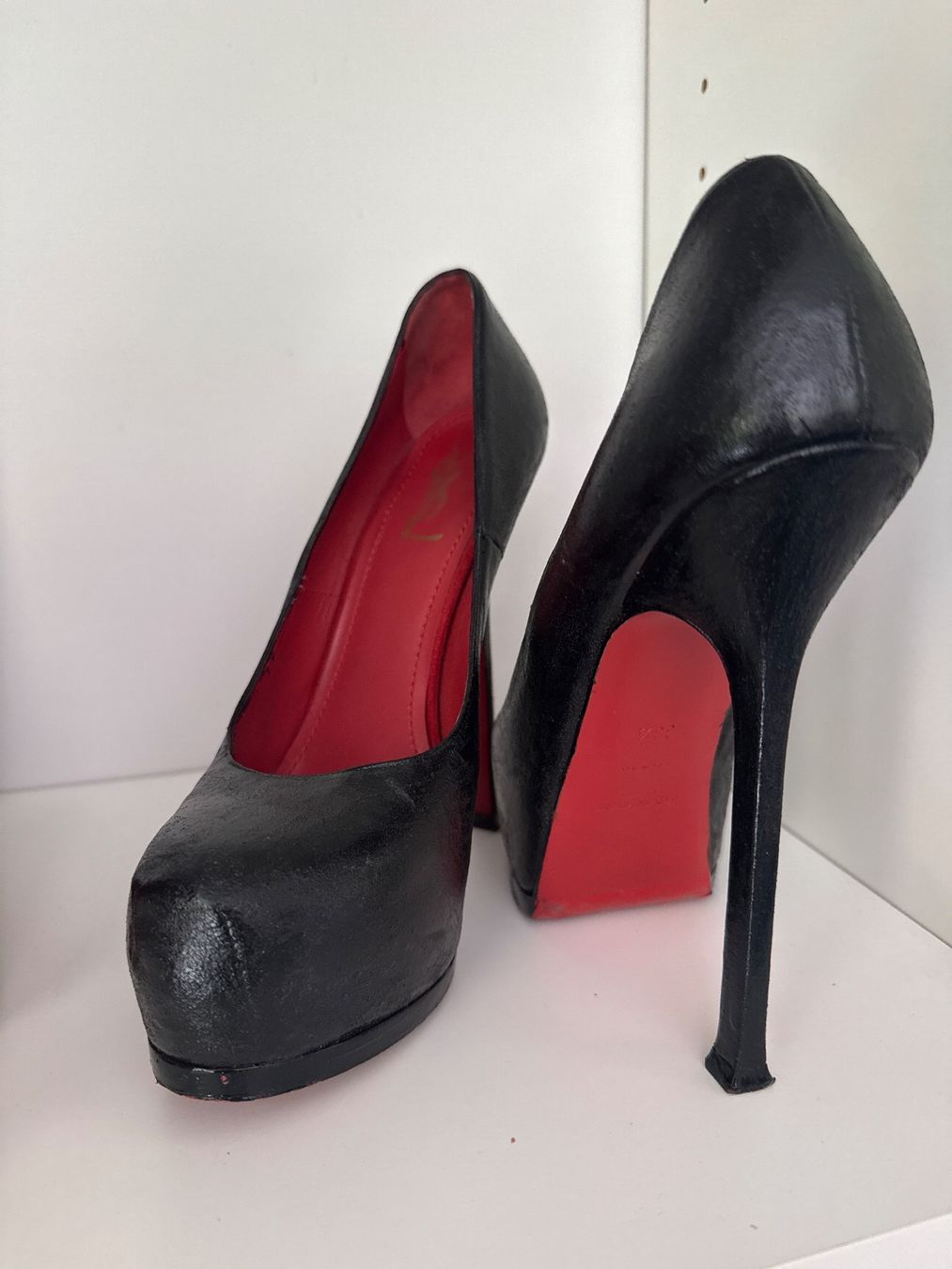 Saint Laurent Damenschuhe: Yves Saint Laurent Pumps – Gebraucht aus Zürich von ell_n9wh