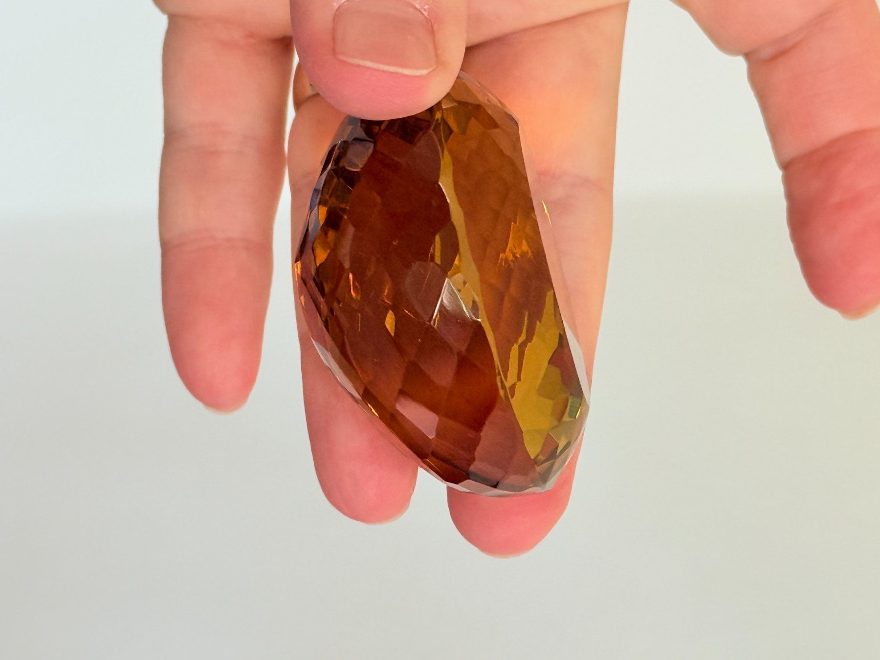 Minerali & Pietre curative: 484.30 Ct Certified Oval Cut Loose Gem – Nuovo e nell'imballaggio originale da Genève venduto da AWWA 3