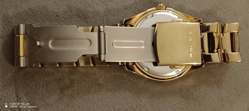 Montres: Super e montre analogique Waterproof 30 M GUESS – D'occasion à Genève par car_9qm9 3