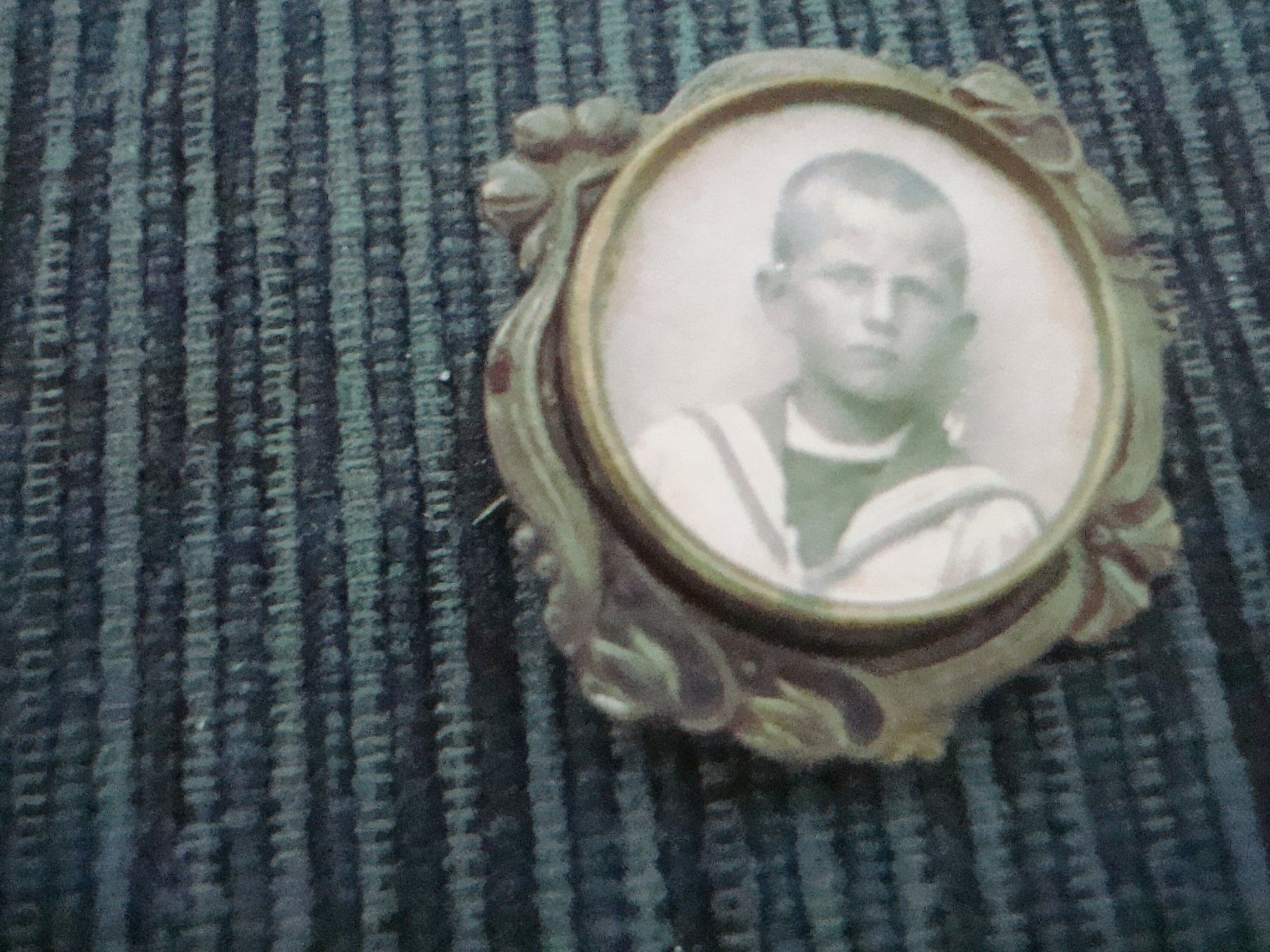 Placchette & Badge: 2 Abzeichen - Jugendstil - Kinderfotos – Usato da Neuenegg venduto da flohcante 2