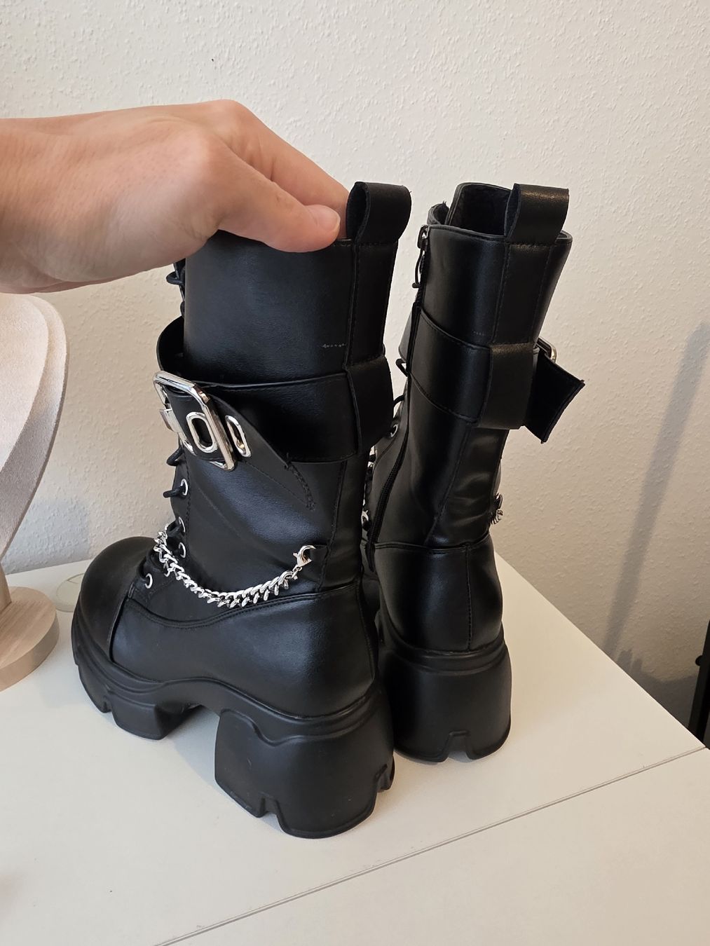 Damenschuhe: Schwarze Boots mit Schnalle – Neu (gemäss Beschreibung) aus Luzern von juli.star 1