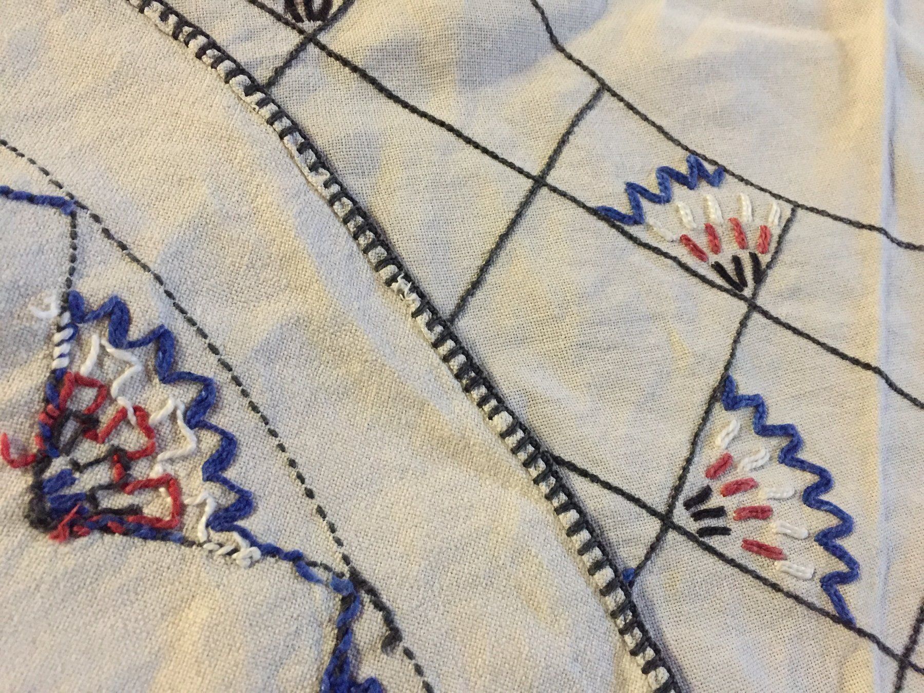 Coperte: Vintage Tischdecke Decke Handarbeit – Usato da Schaffhausen venduto da vintageville 9