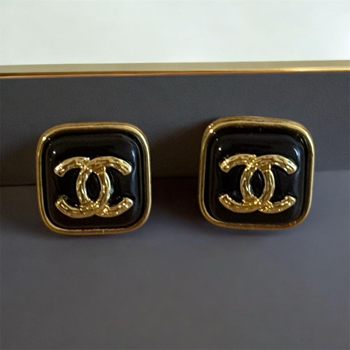Chanel Ohrringe & -stecker: Boucles d’oreilles – Neu und originalverpackt aus Châtel-St-Denis von Montclair_Swiss 1