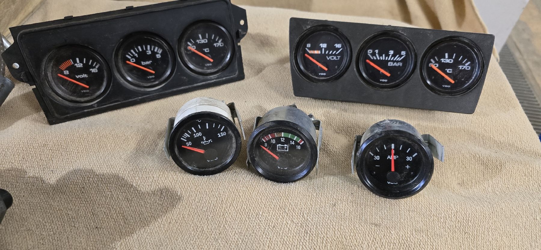 Audi Tutti pezzi di ricambio auto: Audi 80/81/85/90/100 – Usato da Rickenbach Sulz venduto da AE_BI 1