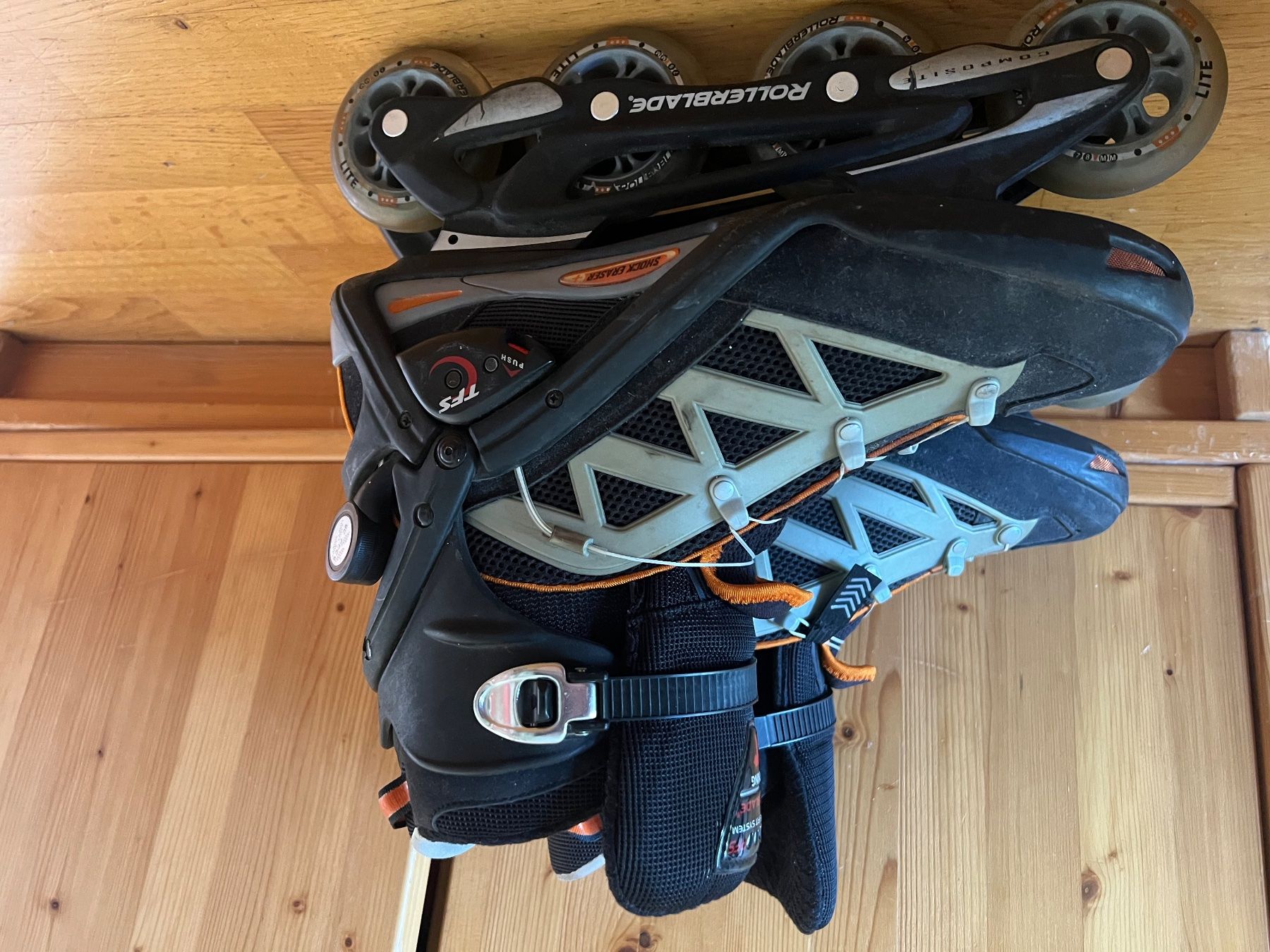 Pattini in linea & Pattini a rotelle: Rollerblades inlineskates 44.5 Aero – Usato da Münchenbuchsee venduto da mesothorium 1