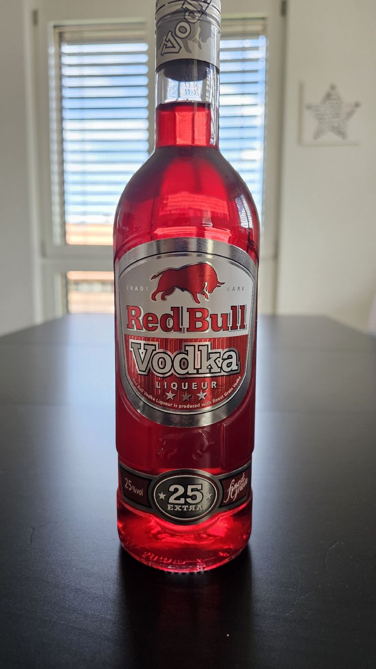 Bevande alcoliche: RedBull Vodka red - 70 cl - 25 % vol. – Nuovo e nell'imballaggio originale da Niederwil AG venduto da pat_fx2s