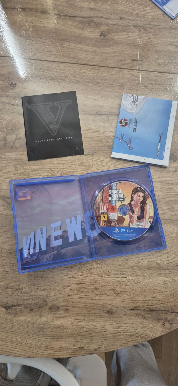 Jeux: GTA 5 - PS4 – D'occasion à Thônex par Sebabastien 1