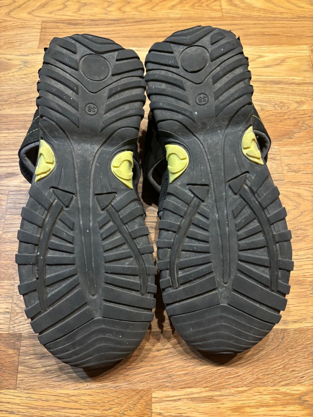 Schuhe für Jungen: Geschlossene Sandalen Gr.38 – Gebraucht aus Oberdorf SO von sa-na 2