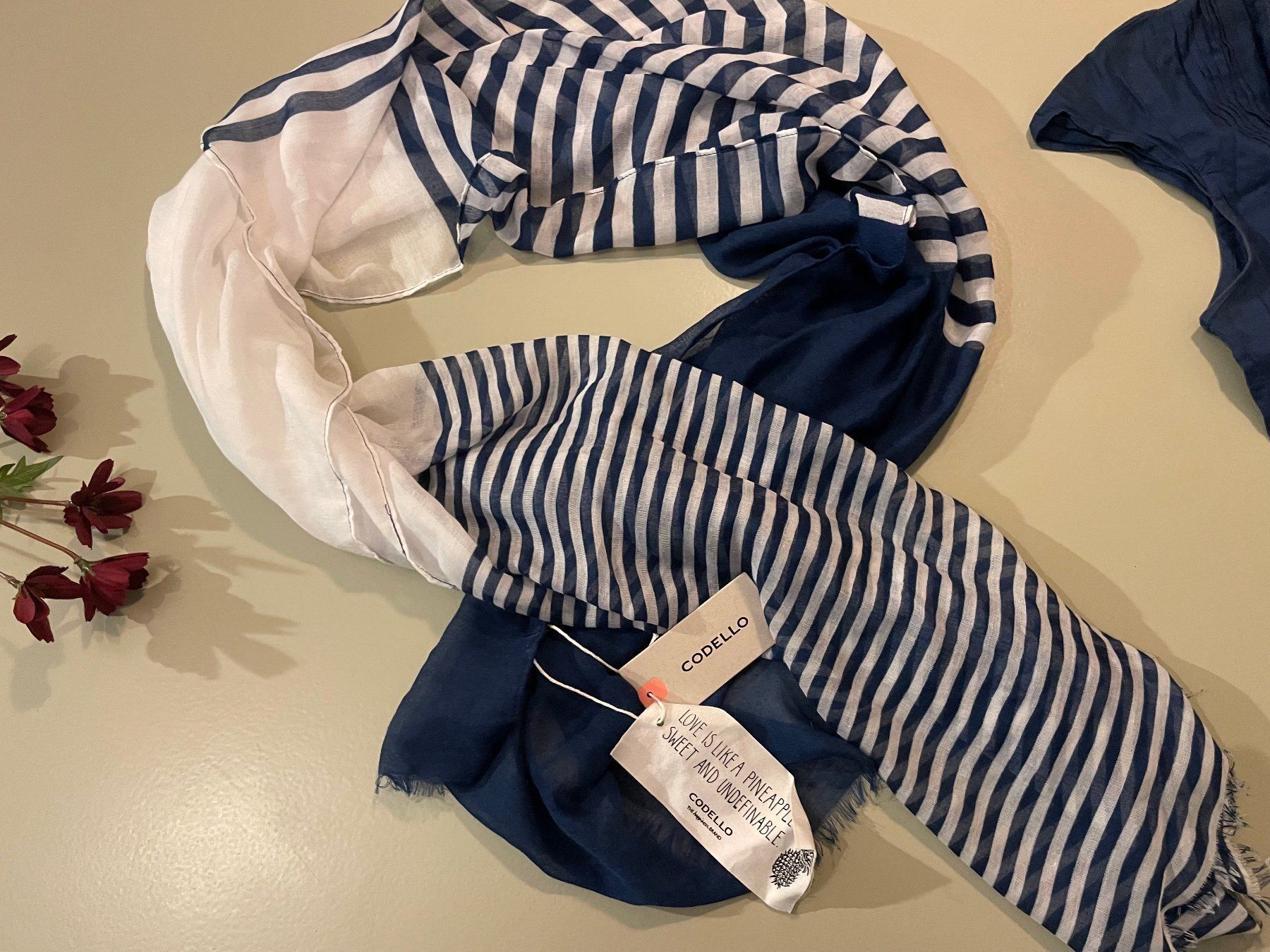 Codello Foulard & Sciarpe: Foulard rayé Codello bleu/blanc neuf | Codello Schal gestrei – Nuovo (secondo la descrizione) da Zürich venduto da AnnaSa
