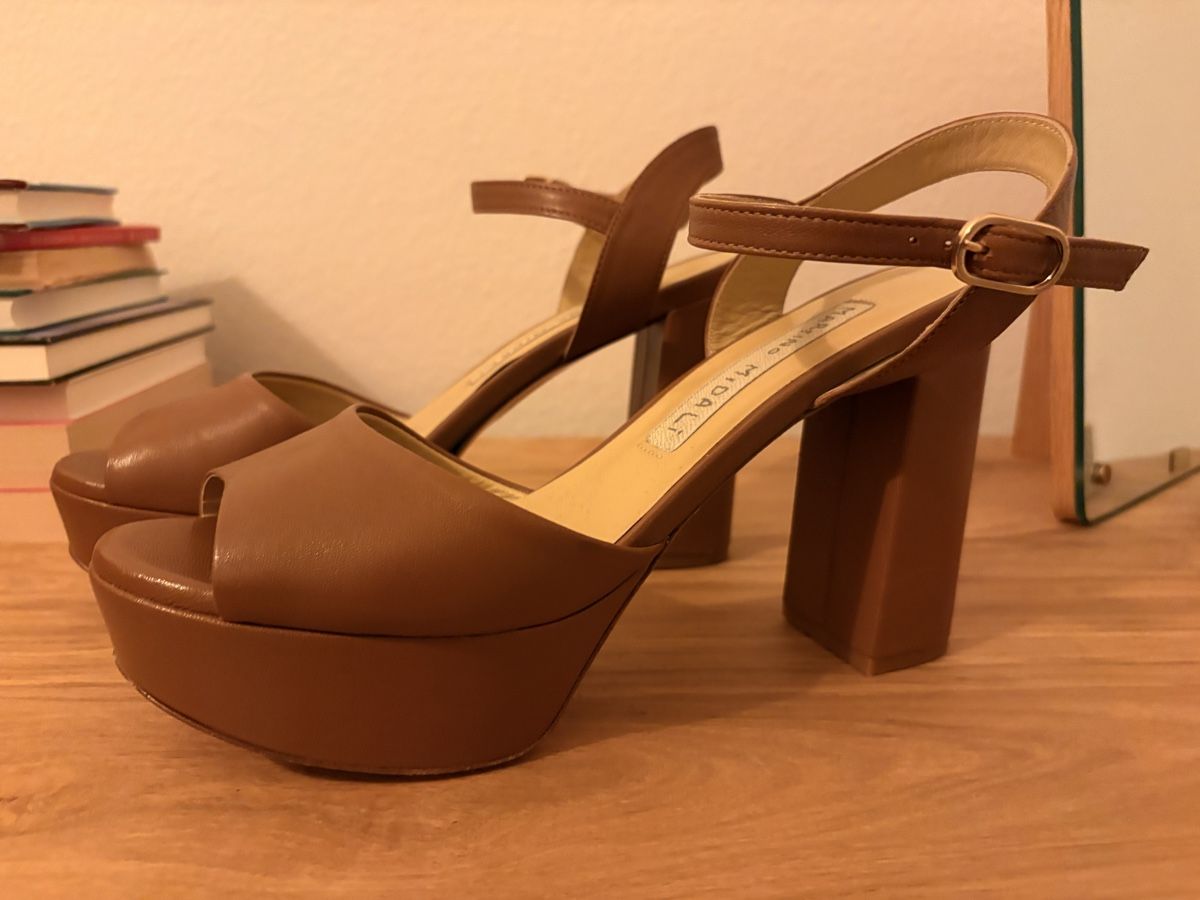 Scarpe da donna: Leder Sandalen  – Usato da Bern venduto da curamics