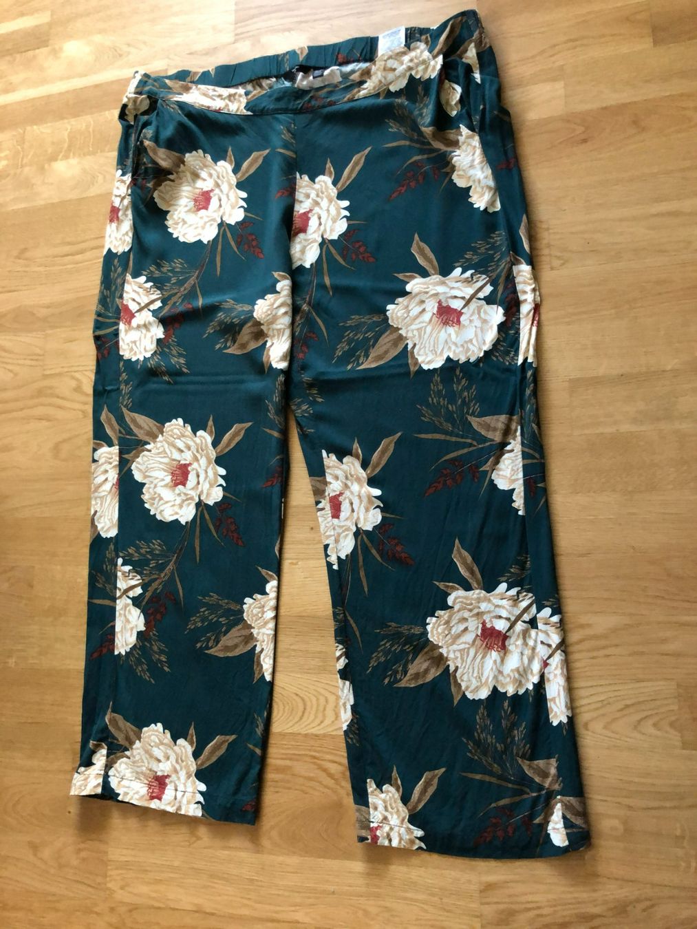 Vero Moda Pantaloni: neuwertiger Hose von Vero Moda Curve 52 – Nuovo (secondo la descrizione) da Bellinzona venduto da JackieBlue 2