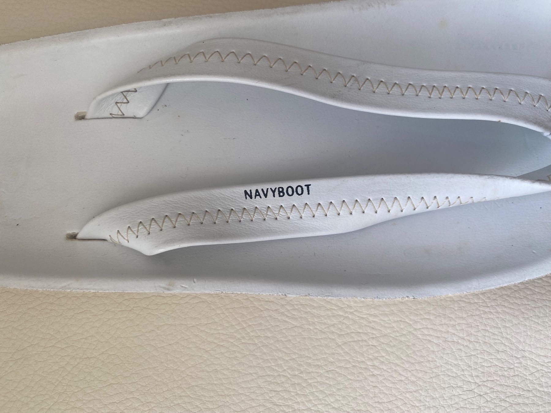 Navyboot Scarpe da donna: SUMMERTIME - stilvolle/edle NAVYBOOT Flip-Flops, weiss, 39 – Usato da Winkel venduto da ferrari2022 1