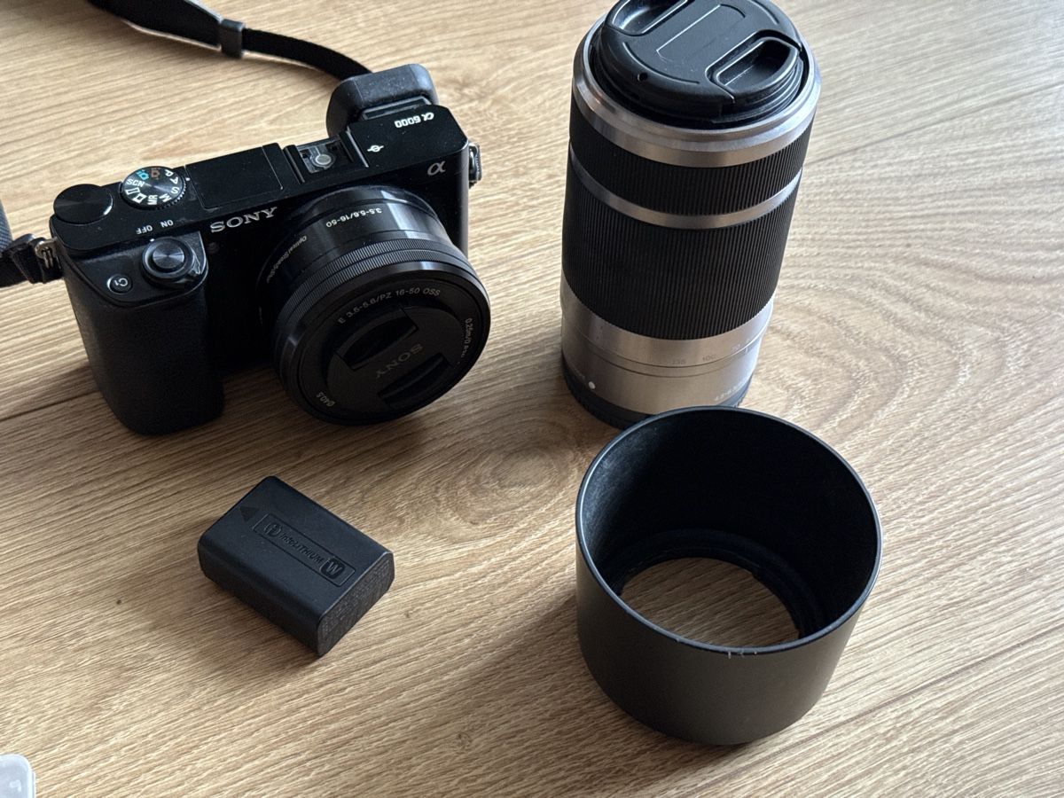 Sony Kamera: Sony Alpha 6000 Kit mit viel Zubehör, 2 Objektiven – Gebraucht aus Zürich von HanBel 1