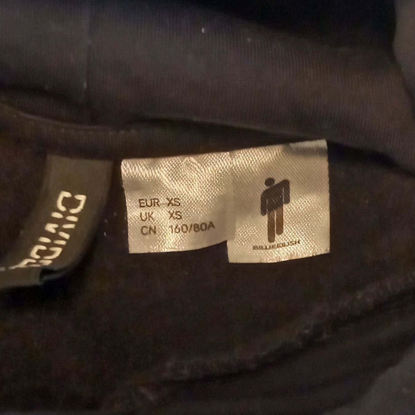 H&M Maglioni & Felpe: schwarzer Billie Eilish Pullover Gr XS von H&M – Usato da Brüttisellen venduto da kikaninchen79 3