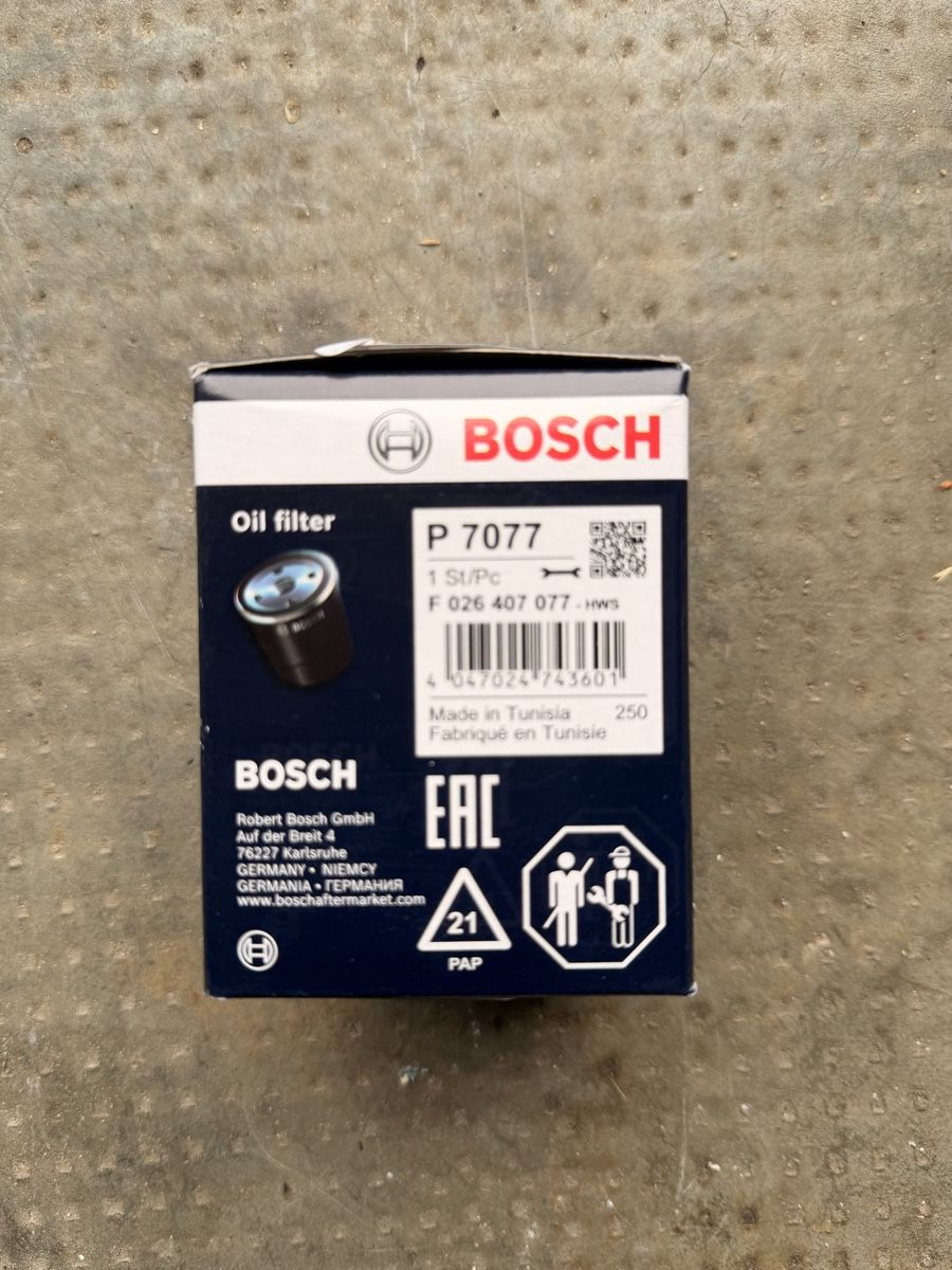 Bosch Toutes les pièces auto: Filtre à huile Bosch – Neuf avec emballage d'origine à St-Imier par frede81 1