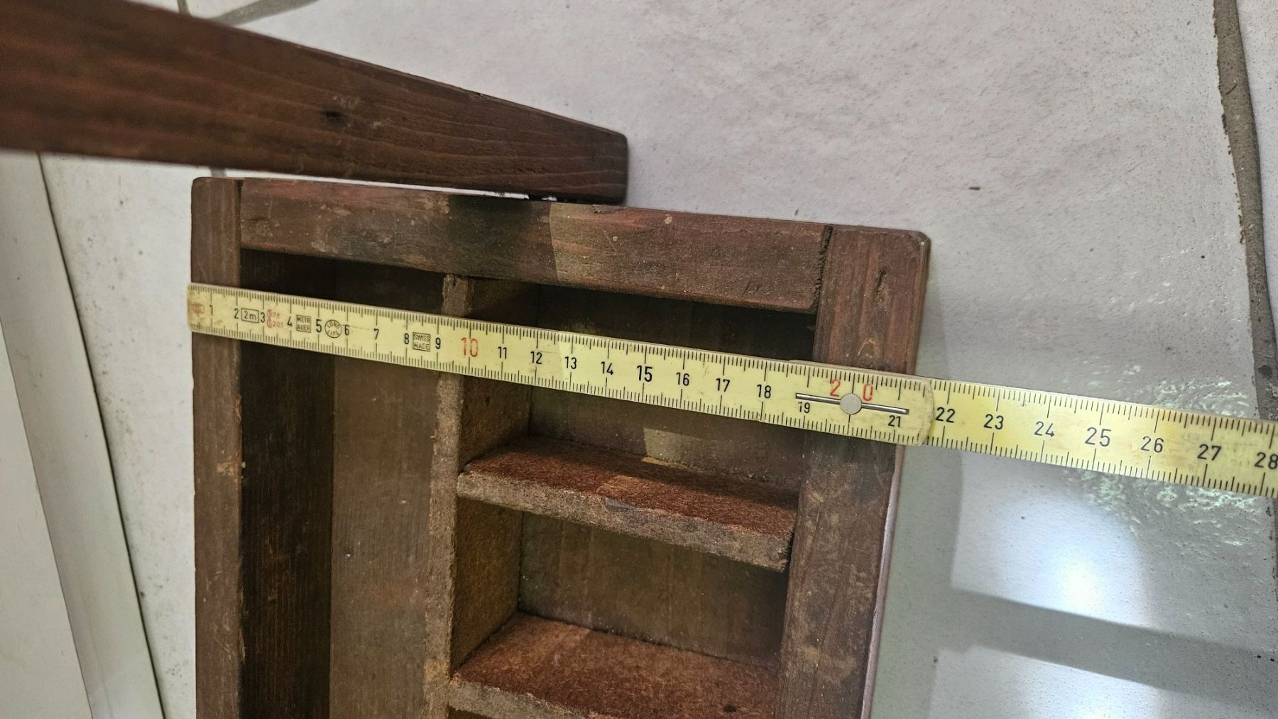 Casse di trasporto: Vecchia cassetta in legno per attrezzi con manico – Usato da Melano venduto da H-Sara 4