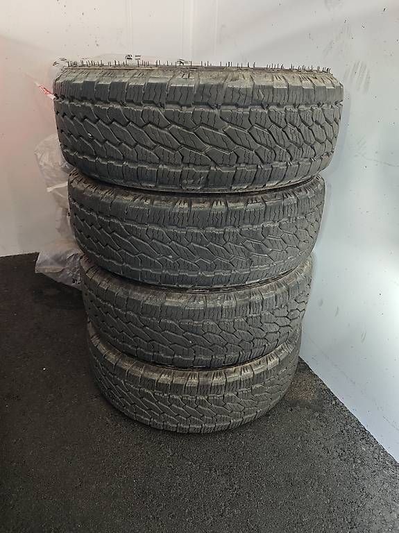 Altro in Scrittura & Disegno: Pneus Bridgestone Dueler All Terrain – Usato da Saxon venduto da Bastien.vial