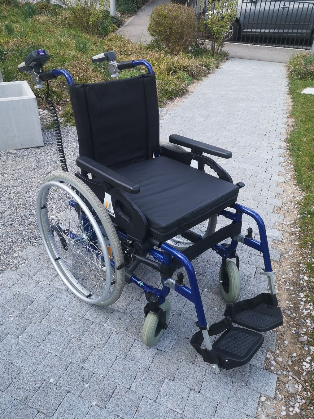 Chaises roulantes: Handrollstuhl mit Schiebehilfe – D'occasion à Zürich par tze_28df 3